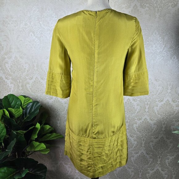Burberry London Size 4 100% Silk Chartreuse Green Dress 3/4 Sleeve Pleat Detail - Picture 6 of 11